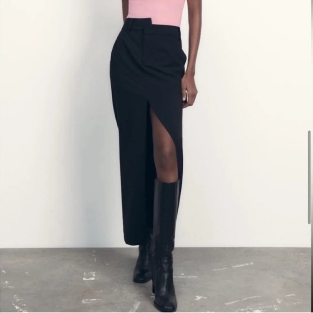 ZARA DOUBLE WAISTED SKIRT. Black. Size XS. NWT.